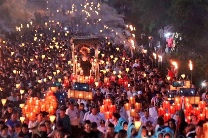 Más de 25.000 personas fueron parte de la tradicional procesión en Tañarandy