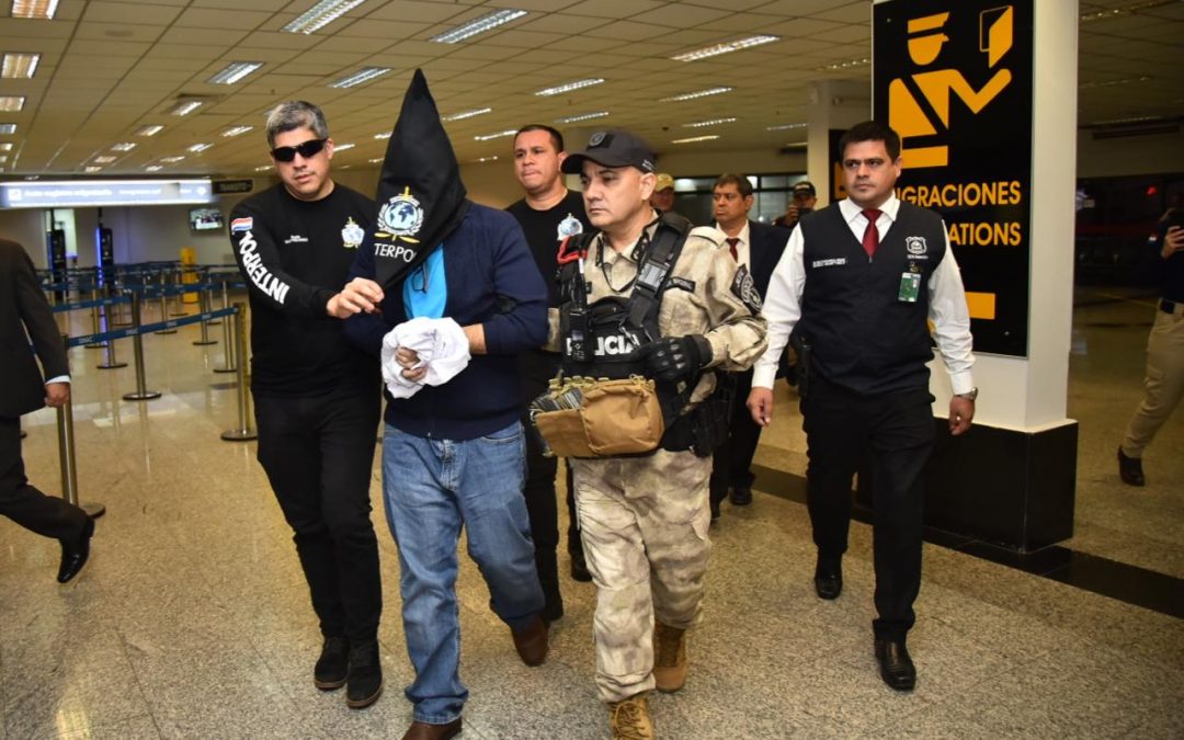 Finalmente llegó Miguel “Tío Rico” Insfrán a Paraguay, luego de su extradición