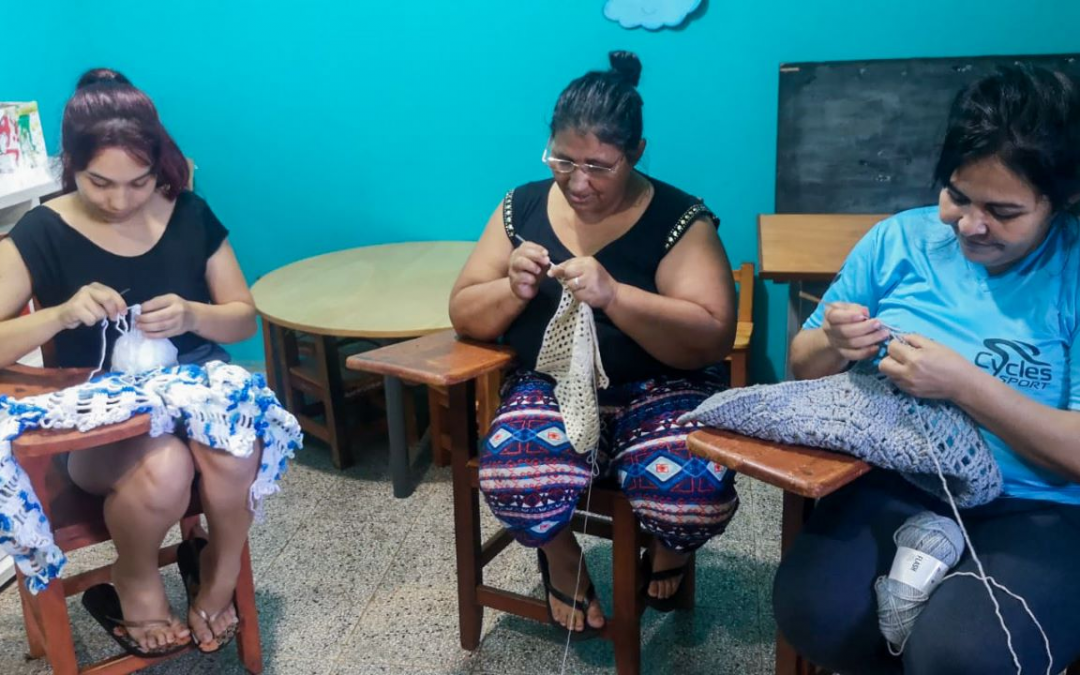 Mujeres privadas de libertad buscan su reinserción social a través del crochet