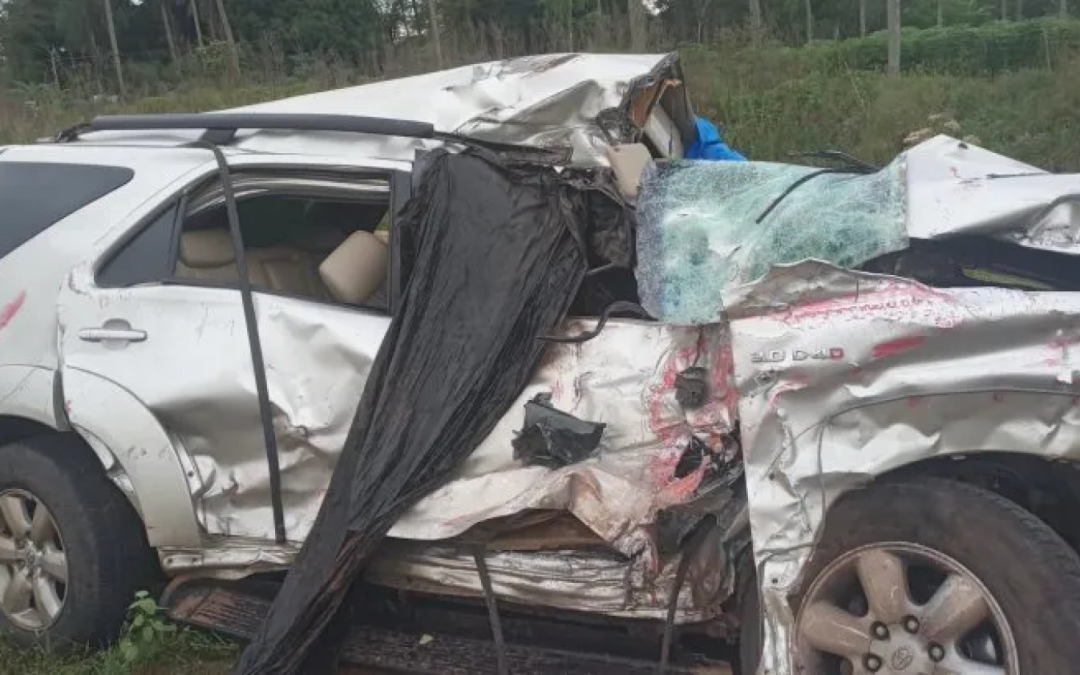Hombre muere tras colisionar contra dos camiones en Itá