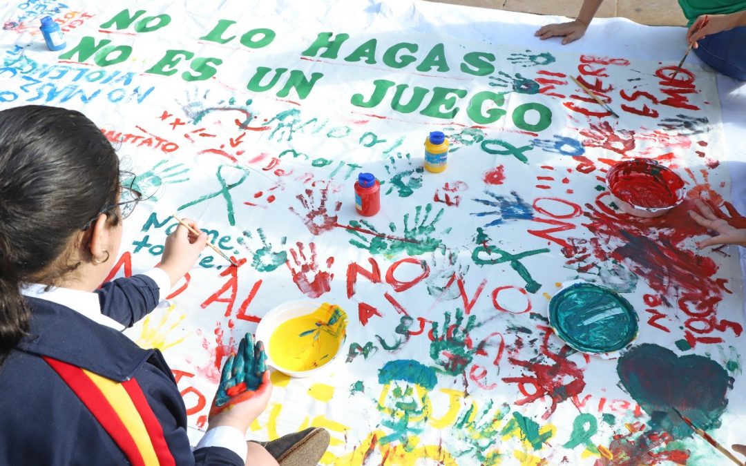 Niños y adolescentes conmemoran el día nacional de la lucha contra el abuso sexual con pintatas