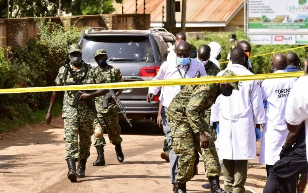 Un ataque terrorista en una escuela de Uganda deja 42 muertos