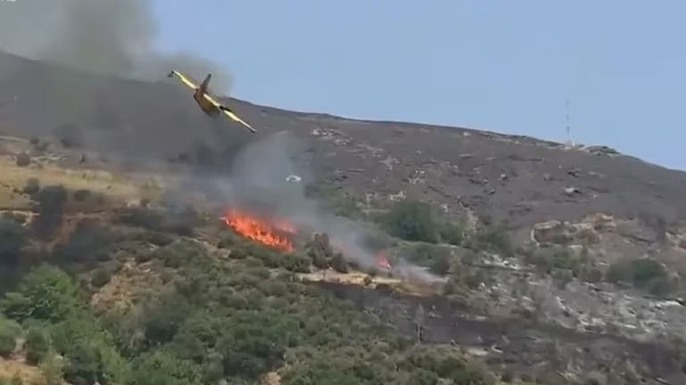 Grecia: avión bombero se estrelló mientras combatía incendios forestales