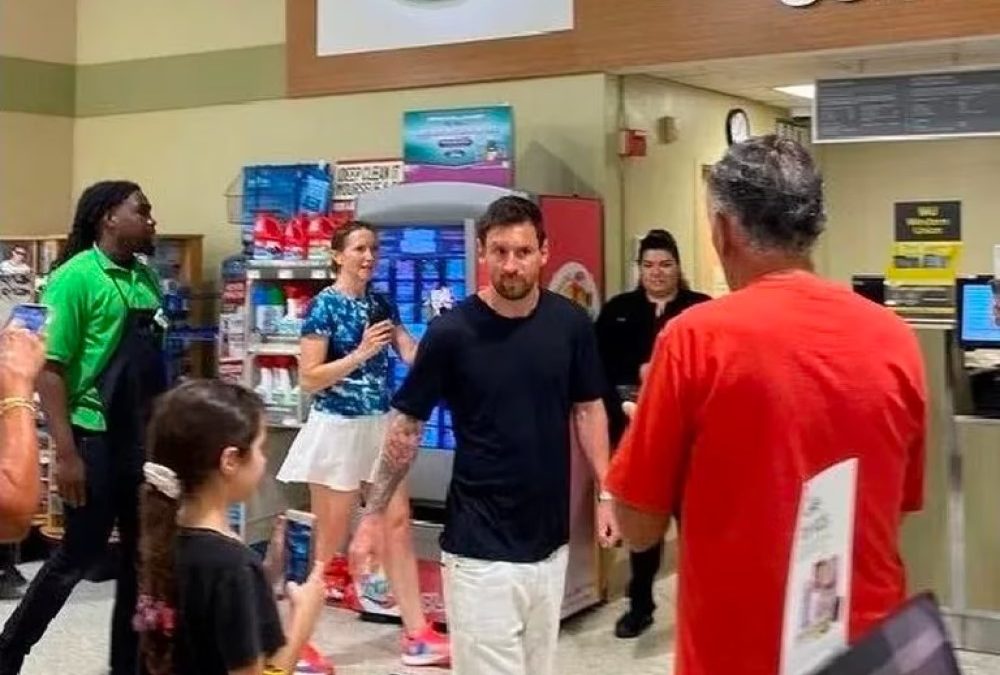 Messi causa furor haciendo compras en un supermercado de Florida