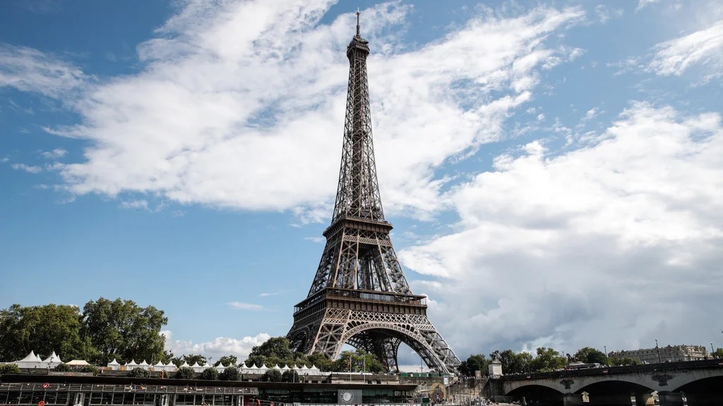 París: evacuaron la Torre Eiffel por amenaza de bomba