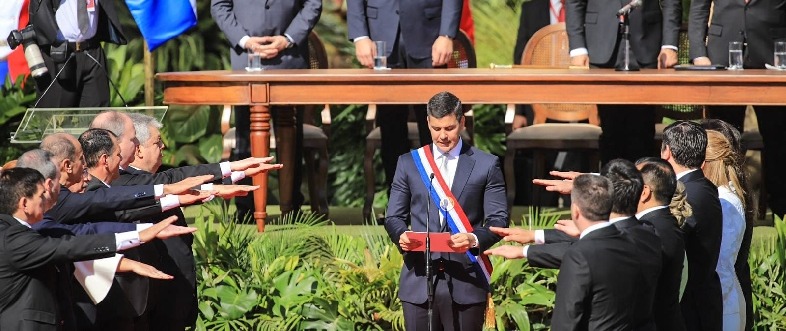 Santiago Peña tomó juramento a nuevos ministros