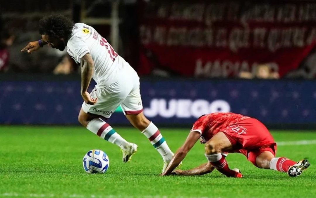 Jugador de Argentinos Juniors sufre grave lesión durante partido ante Fluminense