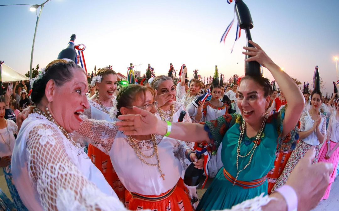 Danza con más de 500 botelleras le da récord mundial a Paraguay