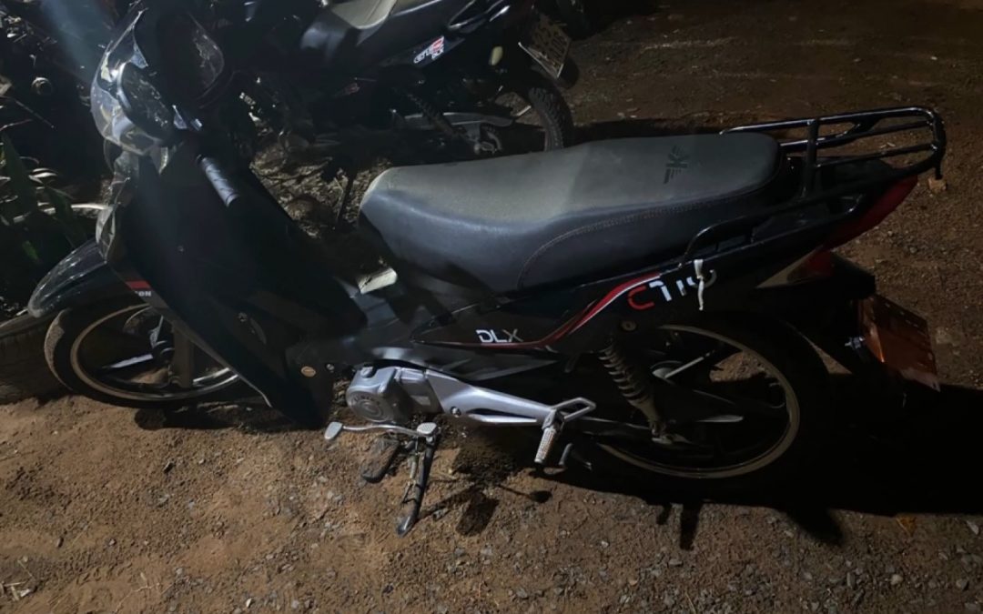 Uniformados recuperan moto robada, tras enfrentamiento con delincuentes