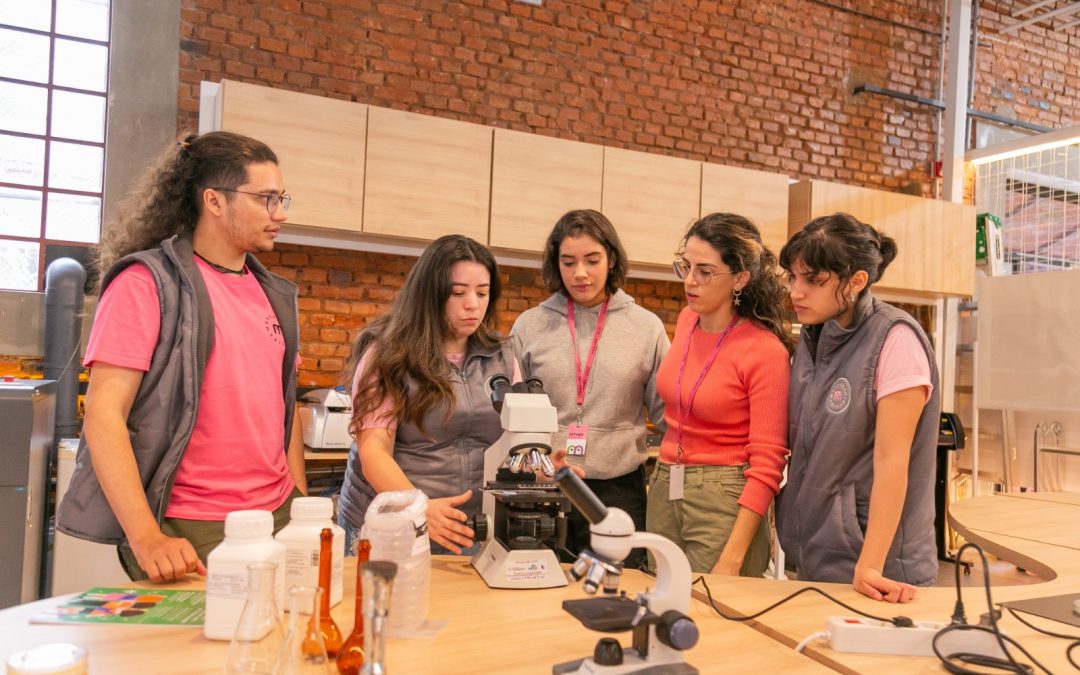 Convocan a jóvenes científicos para los “Experimiércoles” en TatakuaLab