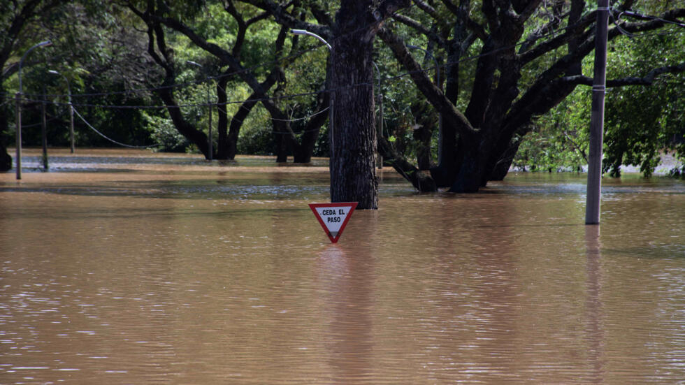 Inundaciones en Uruguay dejan más de 2.000 desplazados