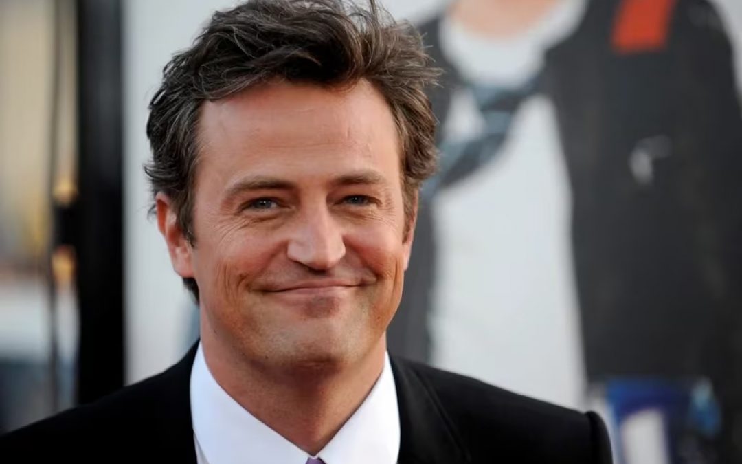 Hallan sin vida en su jacuzzi a Matthew Perry, actor de Friends