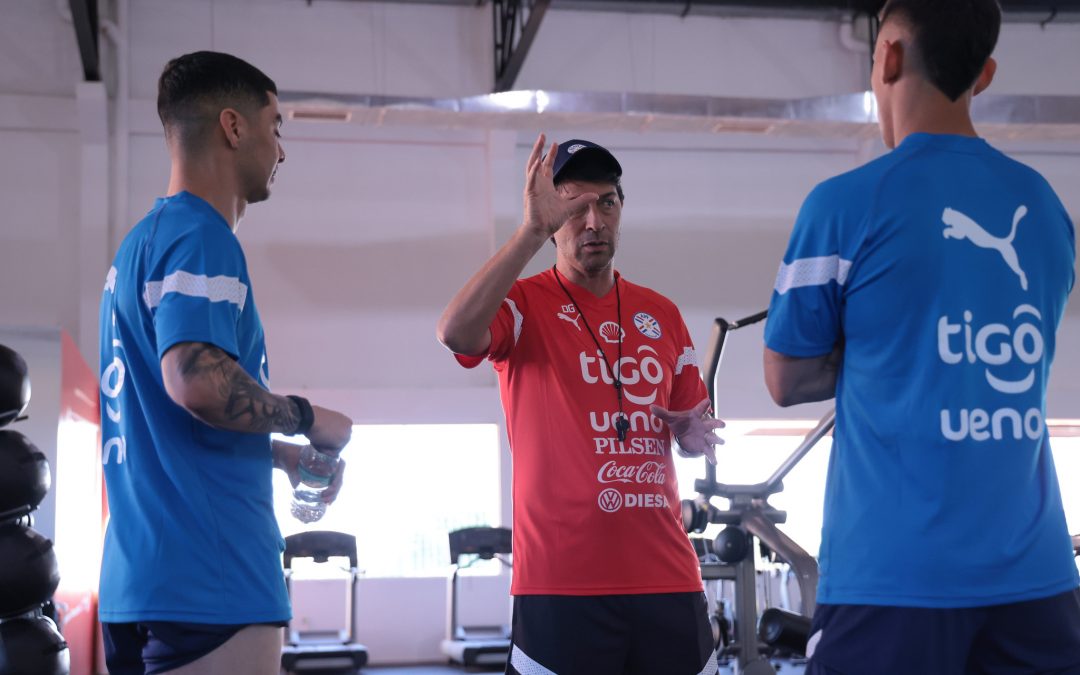 Garnero convoca a 22 futbolistas paraguayos del exterior