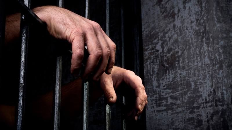 Hombre fue condenado a 25 años de cárcel por matar a golpes a su hijastra