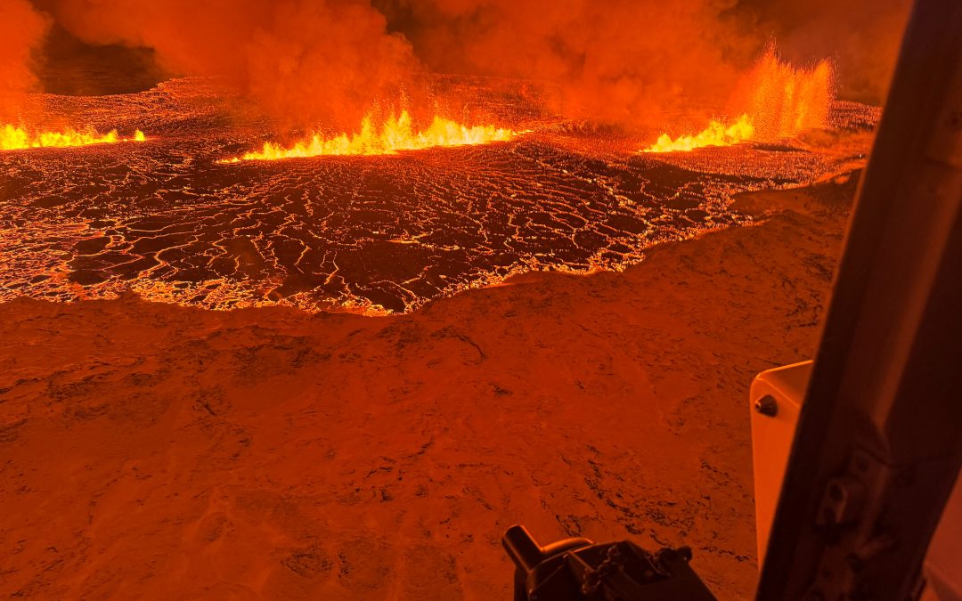 Revelan impactantes imágenes de la erupción de un volcán en Islandia