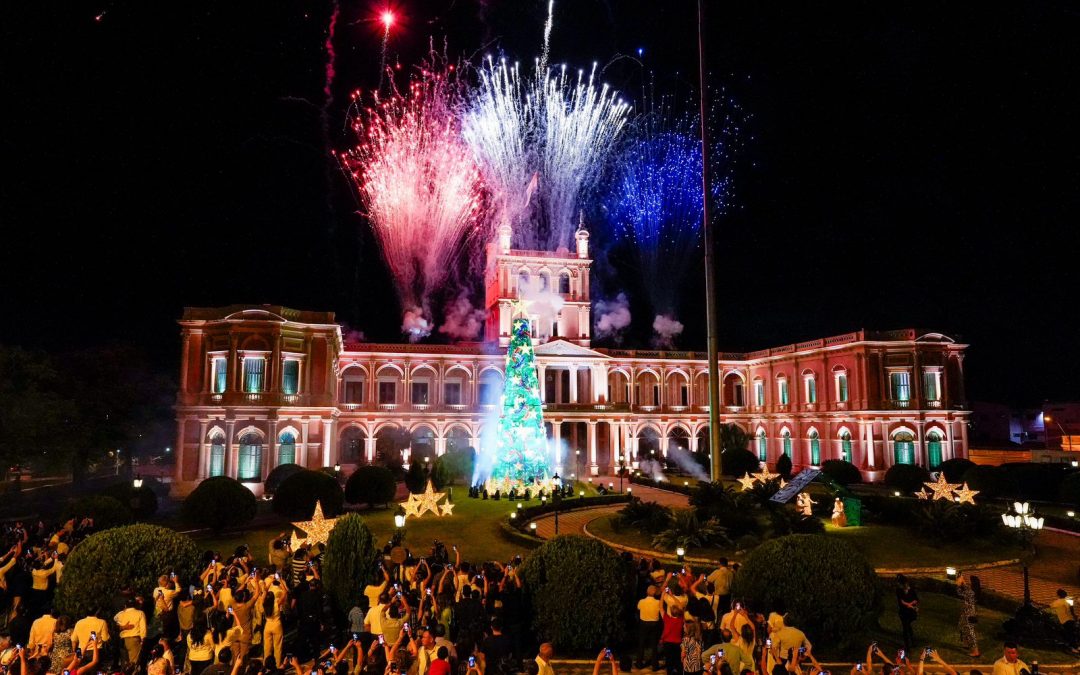 ¡“Navidad del Paraguay” inició con el encendido del árbol en Palacio de López!