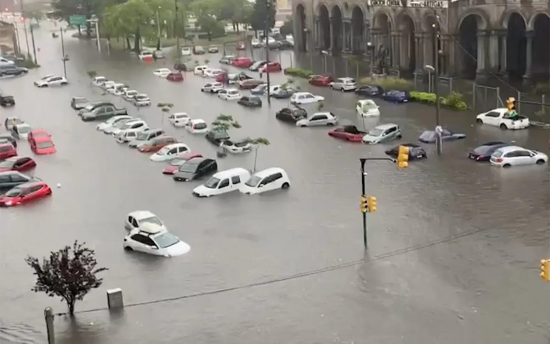 Uruguay: intenso temporal dejó a Montevideo bajo agua