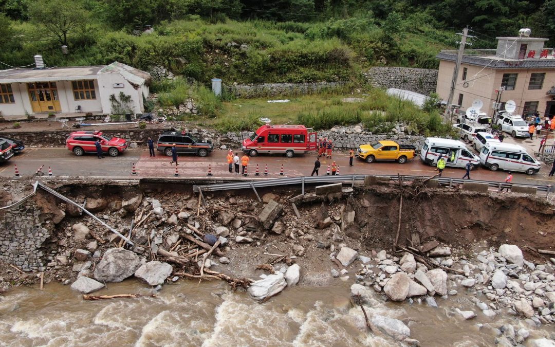 47 personas quedaron sepultadas a causa de un deslizamiento de tierra en China