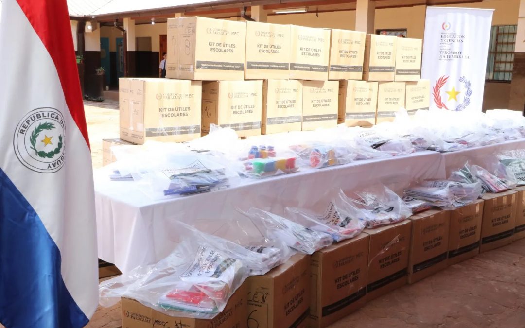 Ministro de Educación defiende kits escolares: “Se entrega lo básico para el año”