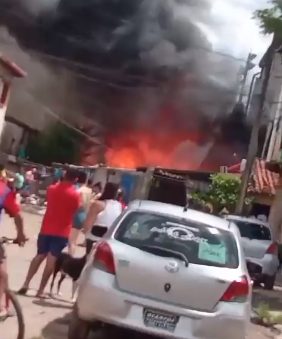 Sajonia: Incendio afecta unas 20 viviendas en Banco San Miguel