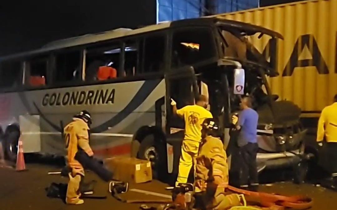 Grave accidente de tránsito en Ypacaraí deja decena de heridos