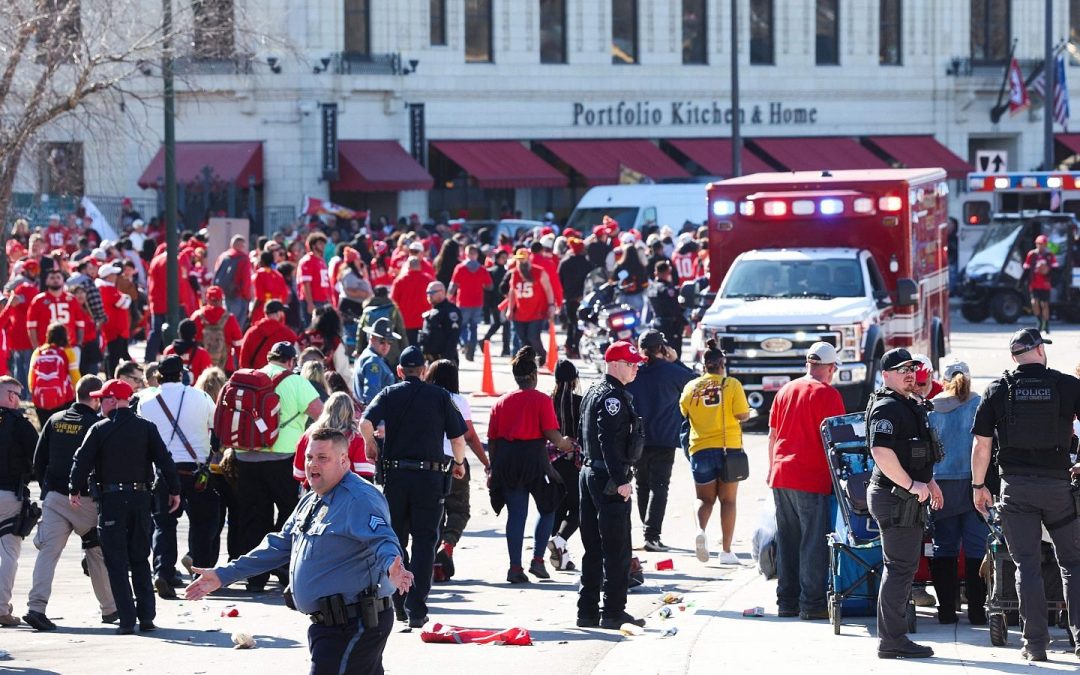 Pánico en EE.UU.: dos muertos y 21 heridos tras tiroteo en desfile del campeón del Super Bowl