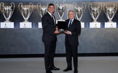 Peña se reunió con el presidente del Real Madrid donde recibió obsequios únicos