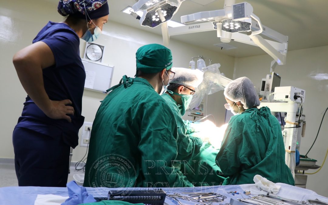 Clínicas realiza exitosa cirugía de implante coclear a niño que padecía con hipoacusia severa