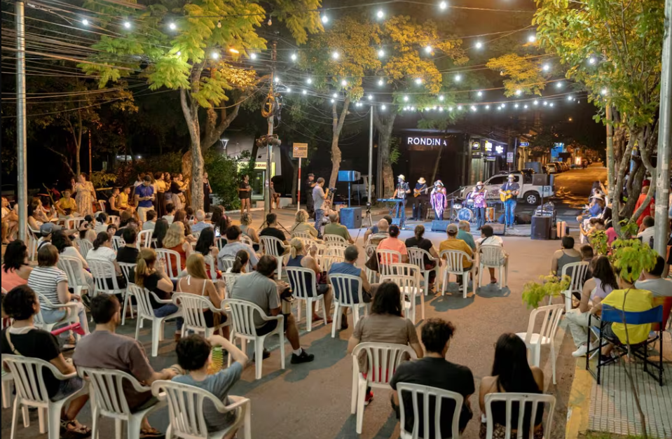 El folclore sale a las calles: Invitan a disfrutar de una noche de música y tradición