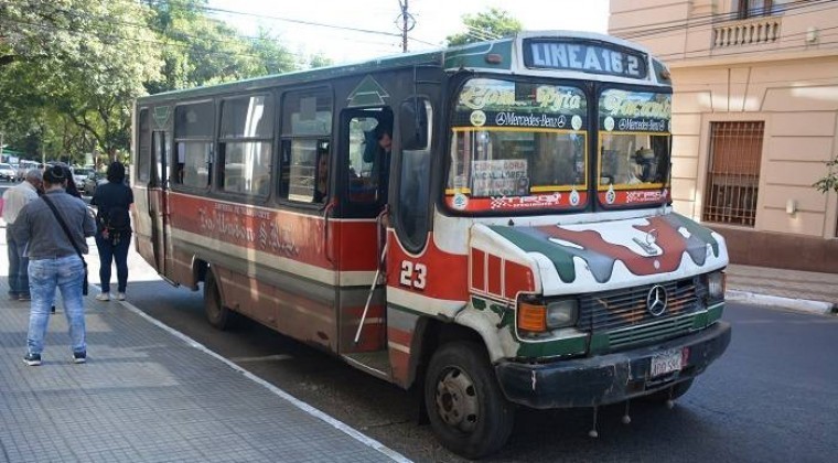 Senador propone ley para retirar ‘buses chatarras’ de circulación en favor de transporte público seguro