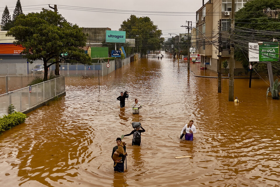 Suman 57 los muertos, 67 desaparecidos y una devastación total en el sur de Brasil