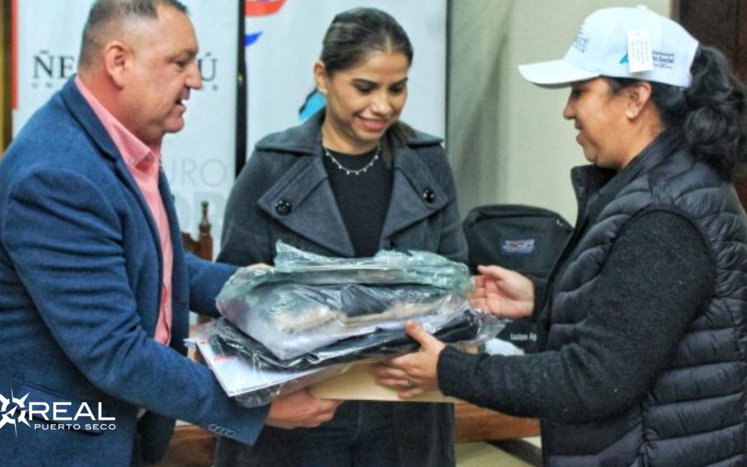 Apoyo a emprendedores en Ñeembucú: Entrega de uniformes e implementos para el sector