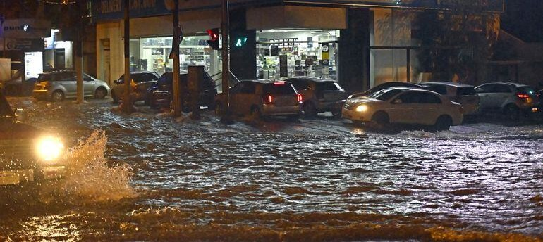 Intensa lluvia: recomiendan no circular por las siguientes avenidas