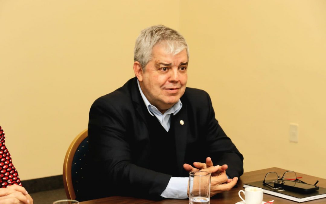 Tobilleras electrónicas: licitación iniciaría en junio, afirma Riera
