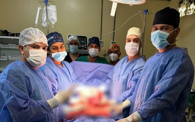 Extirpan tumor de 3 kilos de forma exitosa a paciente durante cesárea