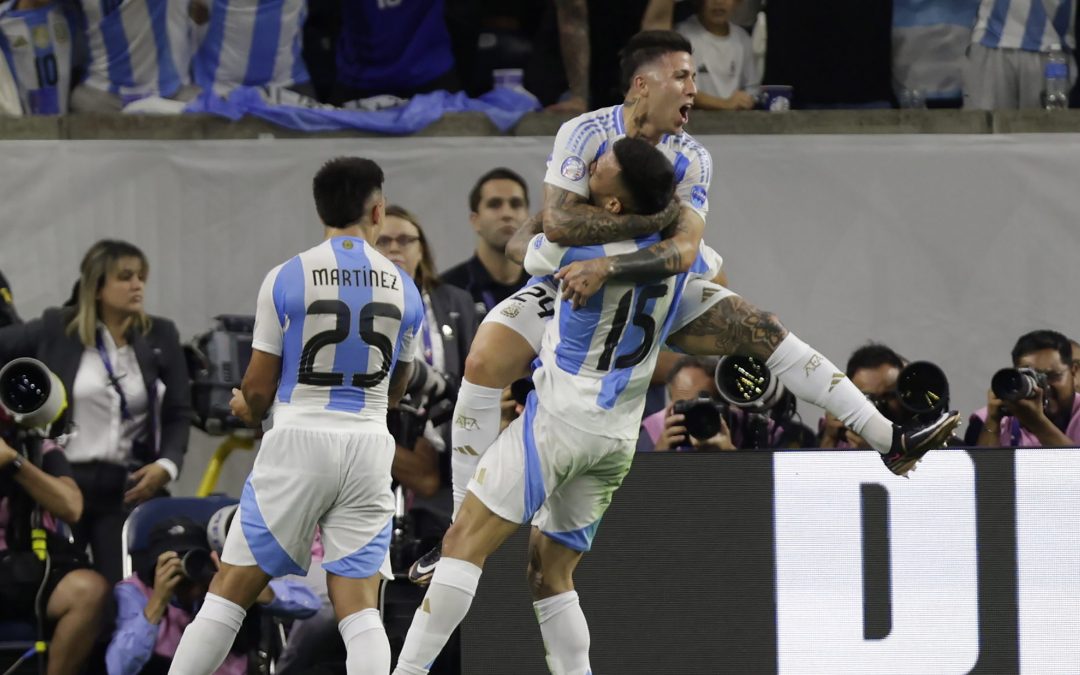 Argentina se metió a semis tras vencer en penales a Ecuador