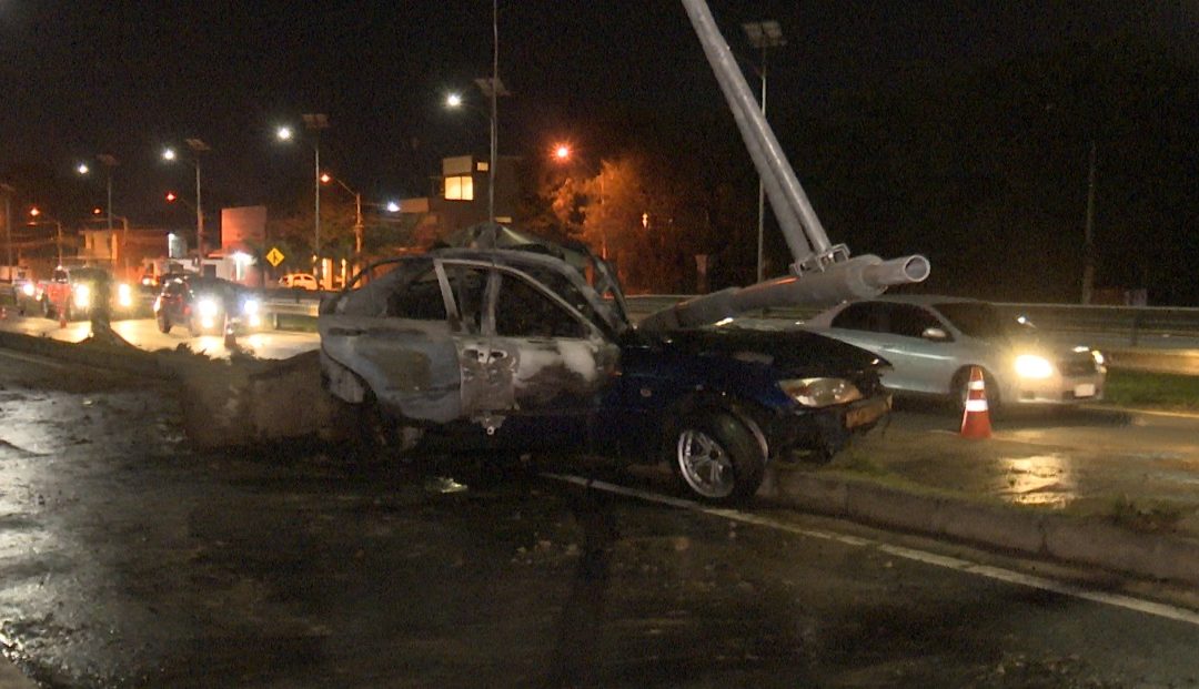 Autopista Ñu Guasu: choque e incendio de vehículo deja dos fallecidos