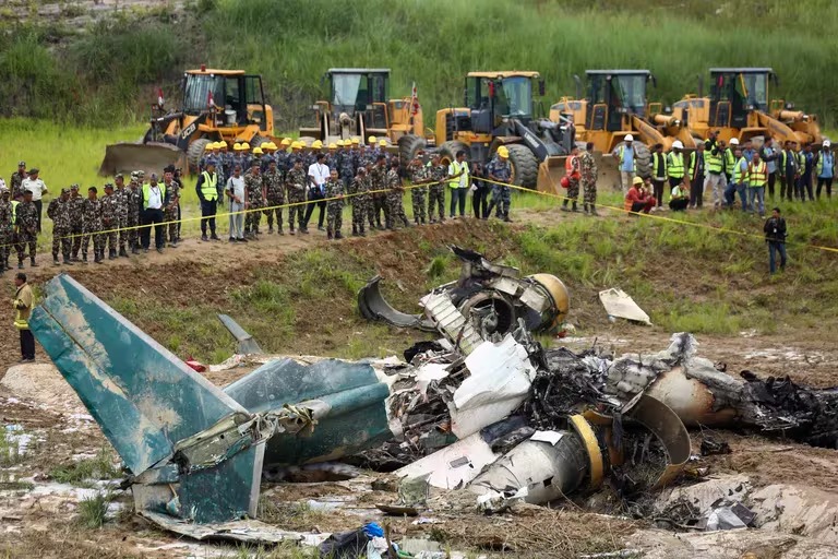 El piloto, único sobreviviente de accidente aéreo en Nepal