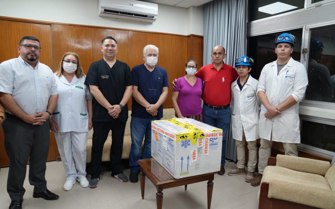 Salud hace entrega de medicamento a familia de joven con leucemia