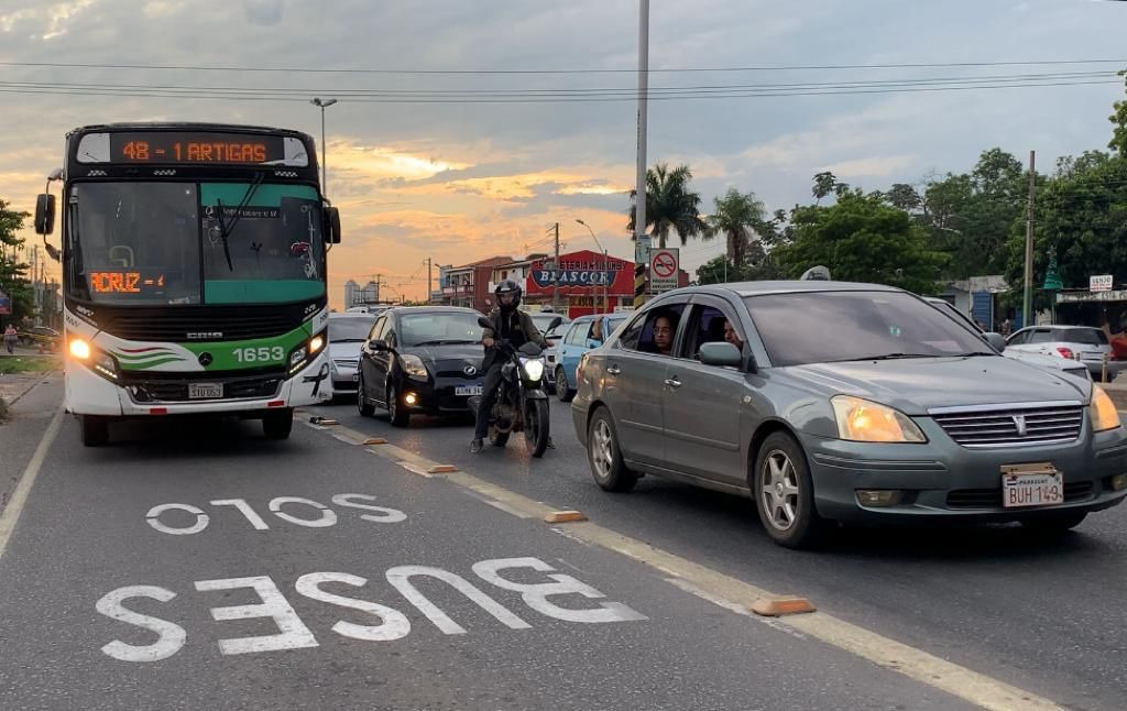 Adelantamiento indebido y omisión de cinturón, principales faltas al volante