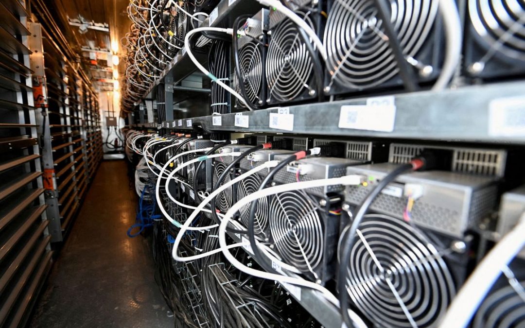 Aumento de tarifa eléctrica no afectará la criptominería legal, afirma Santiago Peña