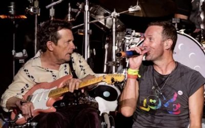 Michael J. Fox sorprende al público de Glastonbury al unirse a Coldplay en el escenario