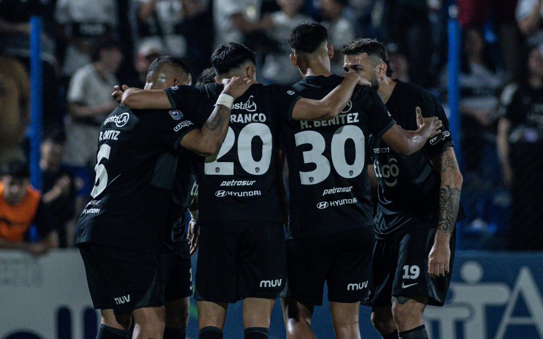 Olimpia triunfa ante Tacuary y se afianza en la punta