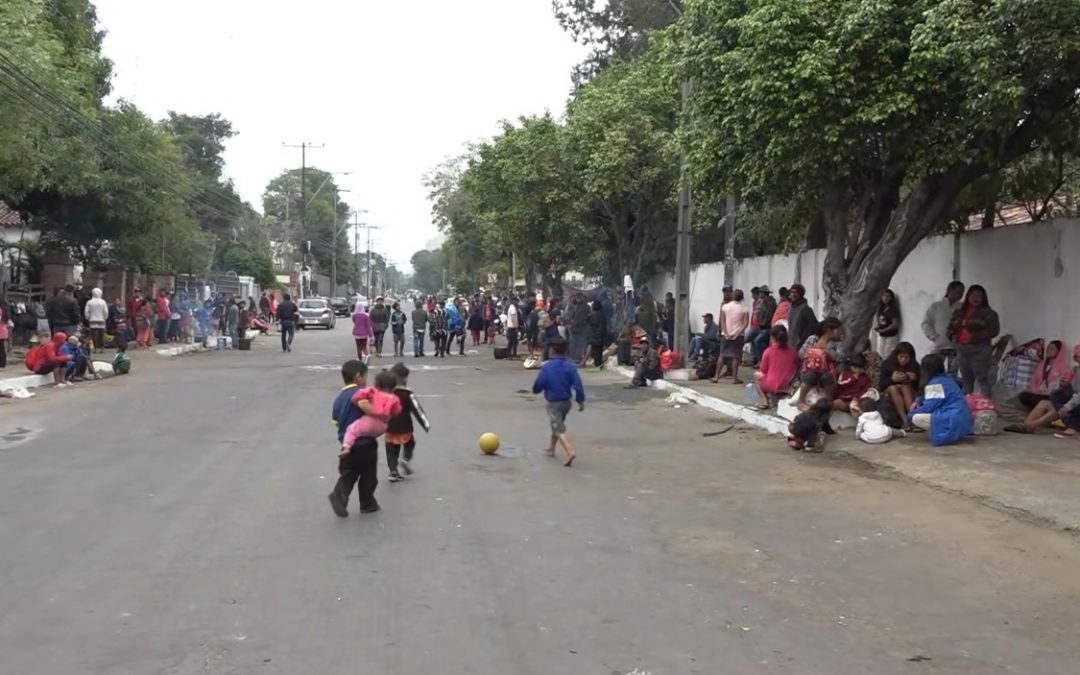 Escuela suspende clases por manifestación de indígenas sobre avenida Artigas