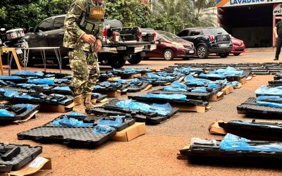 Usaban playa de auto como fachada para vender armas en el mercado negro