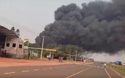 Caaguazú: incendio de gran magnitud consumió una fábrica