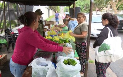 Exitosa feria de frutihortícolas frente a Unicanal