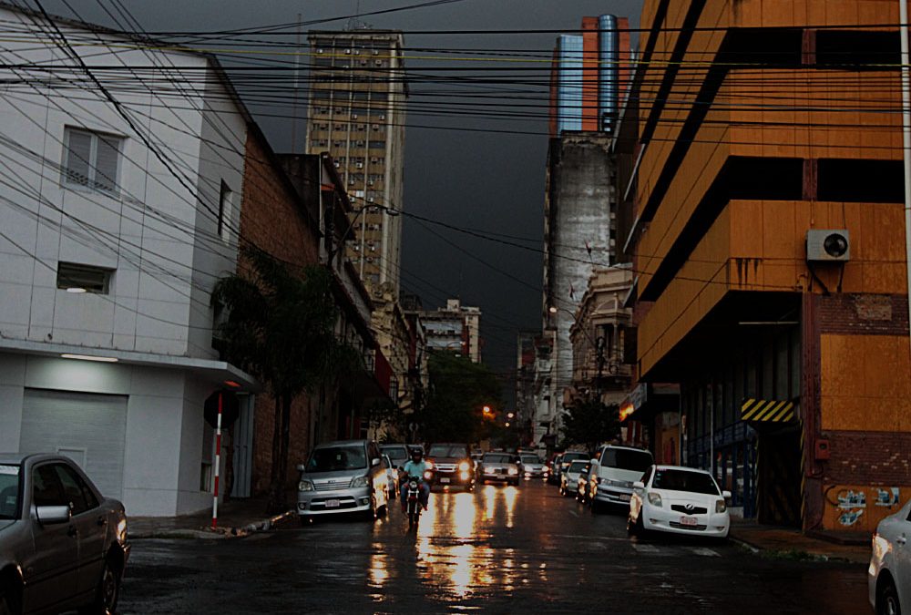 Viernes con lluvias y tormentas en todo el país