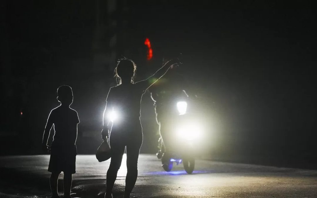 Tras falla en planta eléctrica, Cuba sufre un apagón nacional