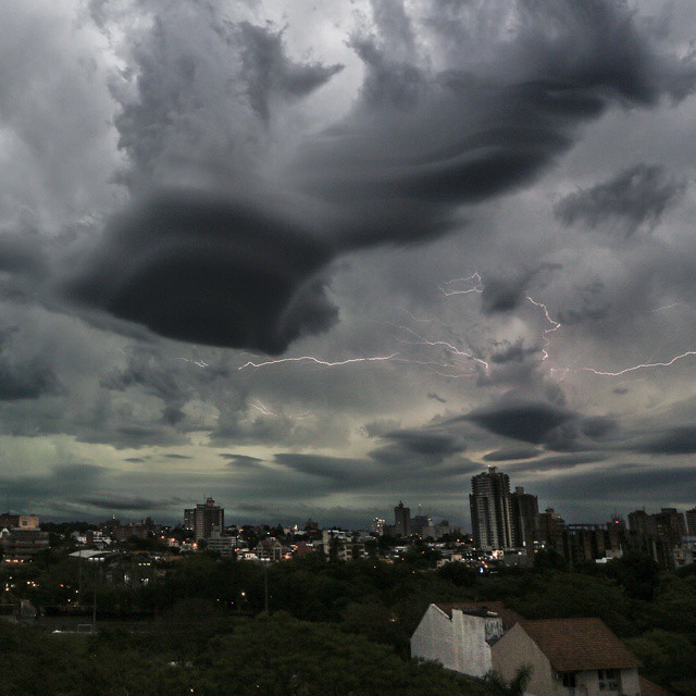 Anuncian lluvias dispersas con ocasionales tormentas eléctricas